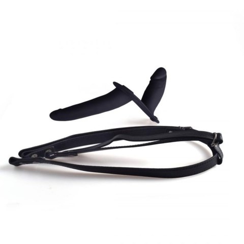 Podwójny strap-on koloru czarnego na szelkach Podwójny strap-on koloru czarnego na szelkach